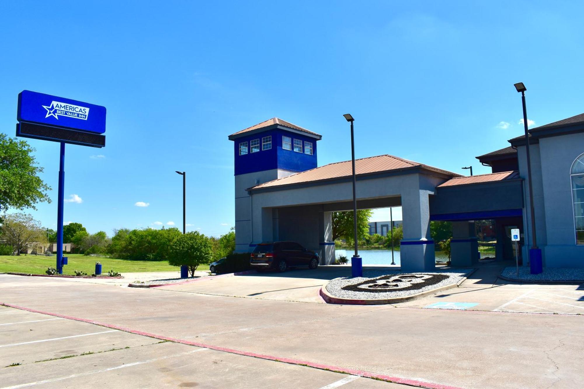 Americas Best Value Inn & Suites Haltom City Ft. Worth Exterior foto